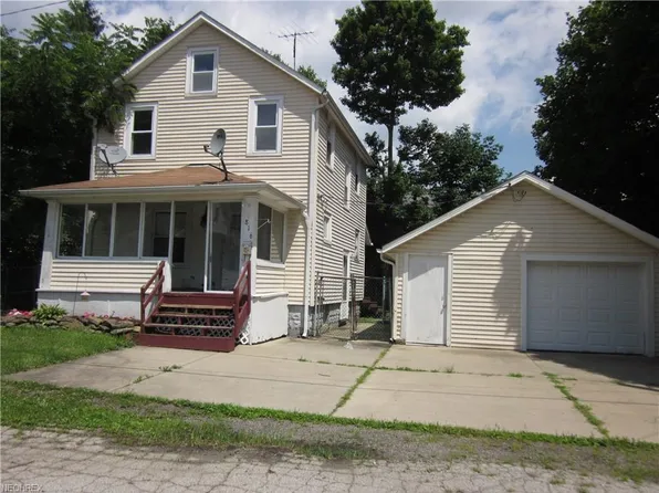 816 Maple Ln, Ravenna, OH 44266