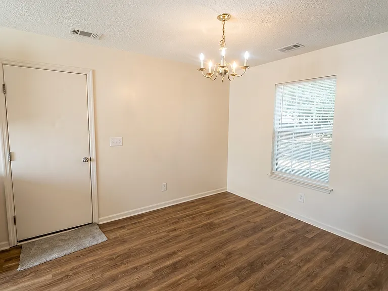 36 Le Moyne Dr — Photo 7