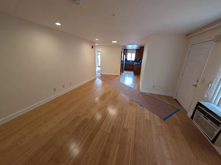 1850 Winona Blvd #204 — Photo 6