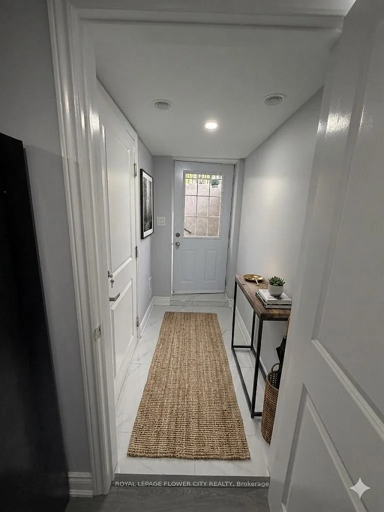 2 bed, $1,600 — Photo 2