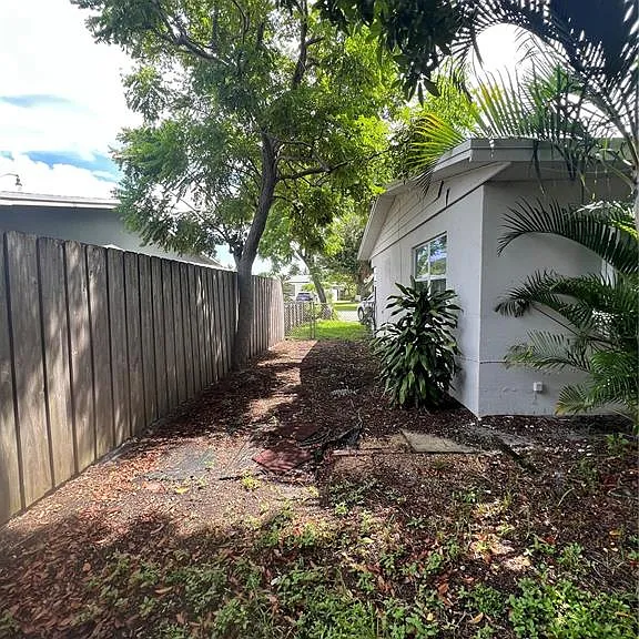 1573 NE 30th Ct — Photo 10