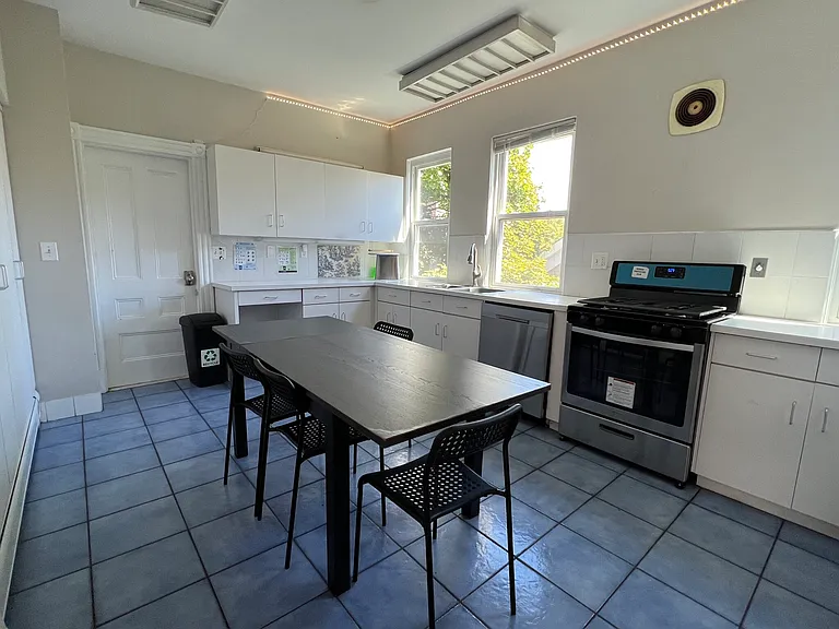 1000 Memorial Dr #2F — Photo 5