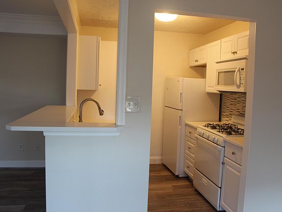 3rd image of 1133 N Randolph St APT 301