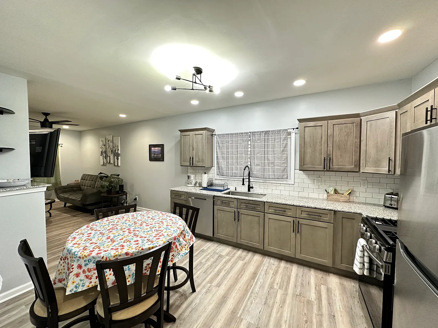 1 bed, 600 sqft, $1,200 — Photo 4