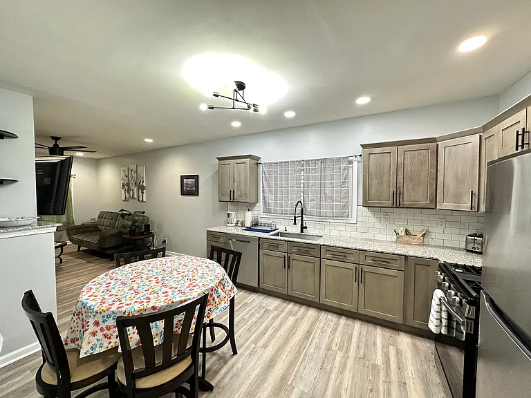 104 Howell St #1 — Photo 4