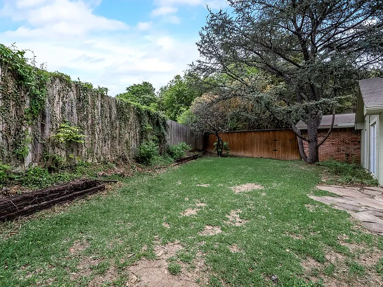 3940 Dalgreen Cir — Photo 16