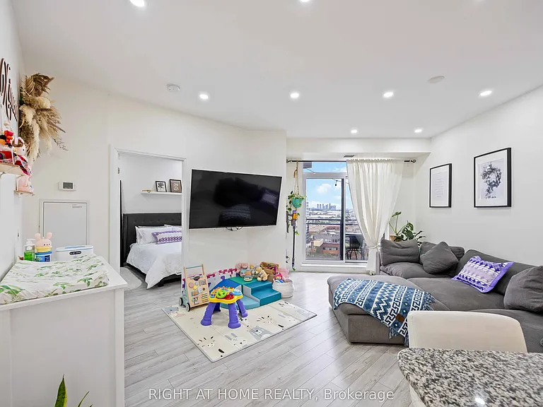 1060 Sheppard Ave W #1521 — Photo 31