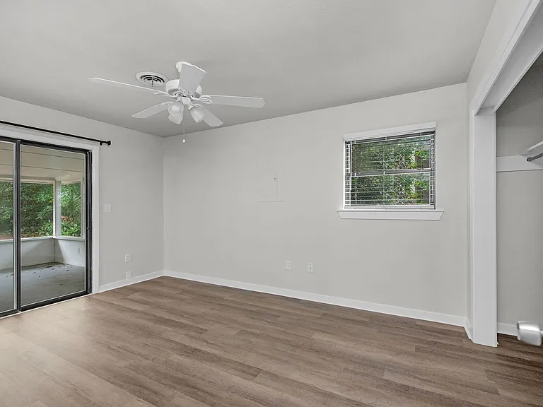 3760 Bayou Blvd — Photo 25