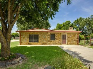 305 N 9th St, Jacksboro, TX 76458