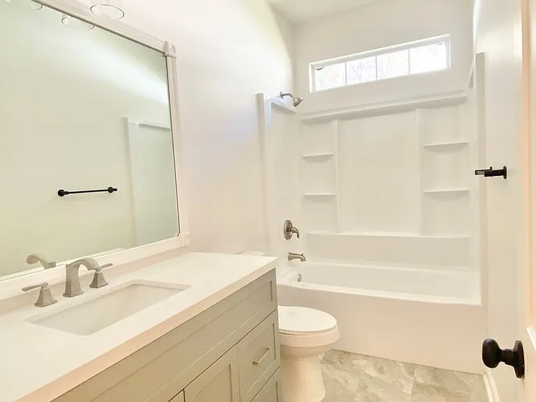 129 Tappan Zee Dr — Photo 11