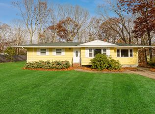 22 Homewood Dr, Hampton Bays, NY 11946