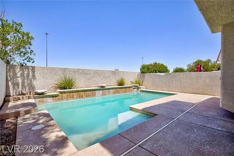 3 bed, 2.5 bath, 1618 sqft, $2,495 — Photo 1