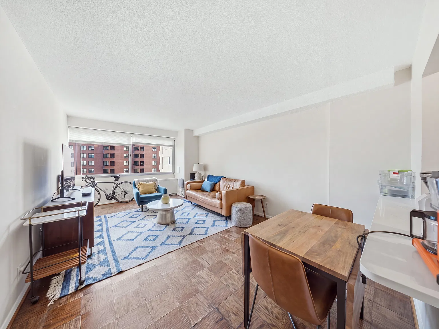 1 bed, 658 sqft, $1,950 — Photo 4