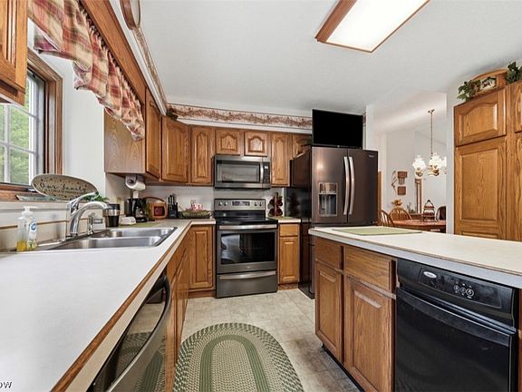 3rd image of 3556 Lake Rd