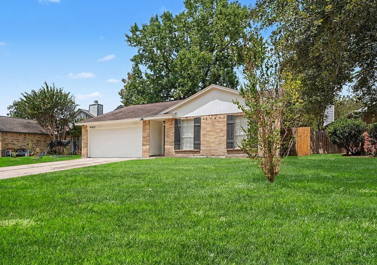 4 Bedroom/2 Bath/1 Story in the established Birnam Wood Subdivision — Photo 1