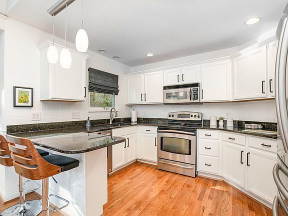 4th image of 361 River Rd