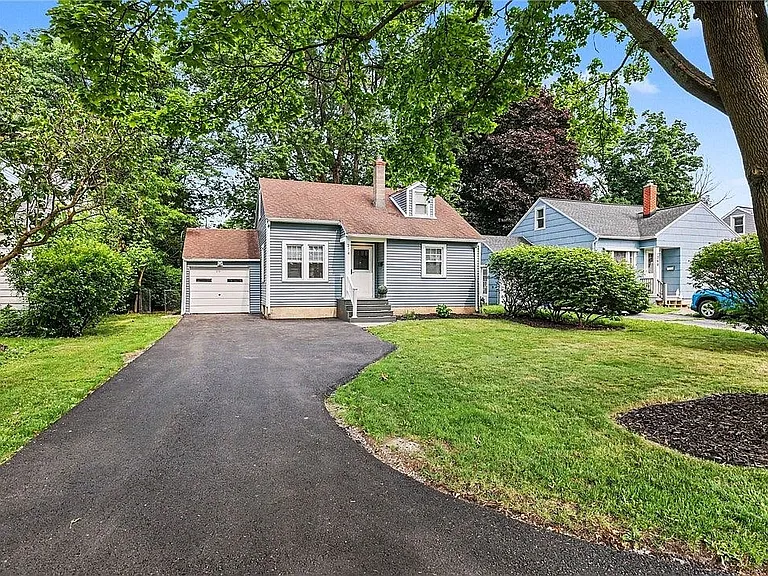 274 Newton Rd — Photo 2