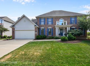 2244 Brookwood Dr, South Elgin, IL 60177