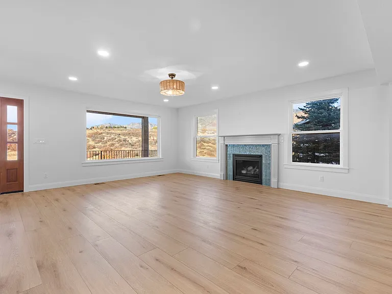 2460 E Dimple Dell Rd — Photo 3