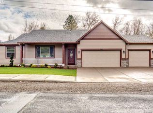 209 Rice Ln, Amity, OR 97101