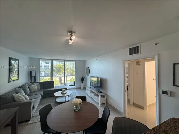 1155 Brickell Bay Dr, Miami, FL