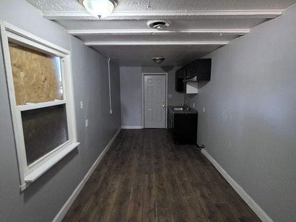 3rd image of 400 Saint Thomas Ln