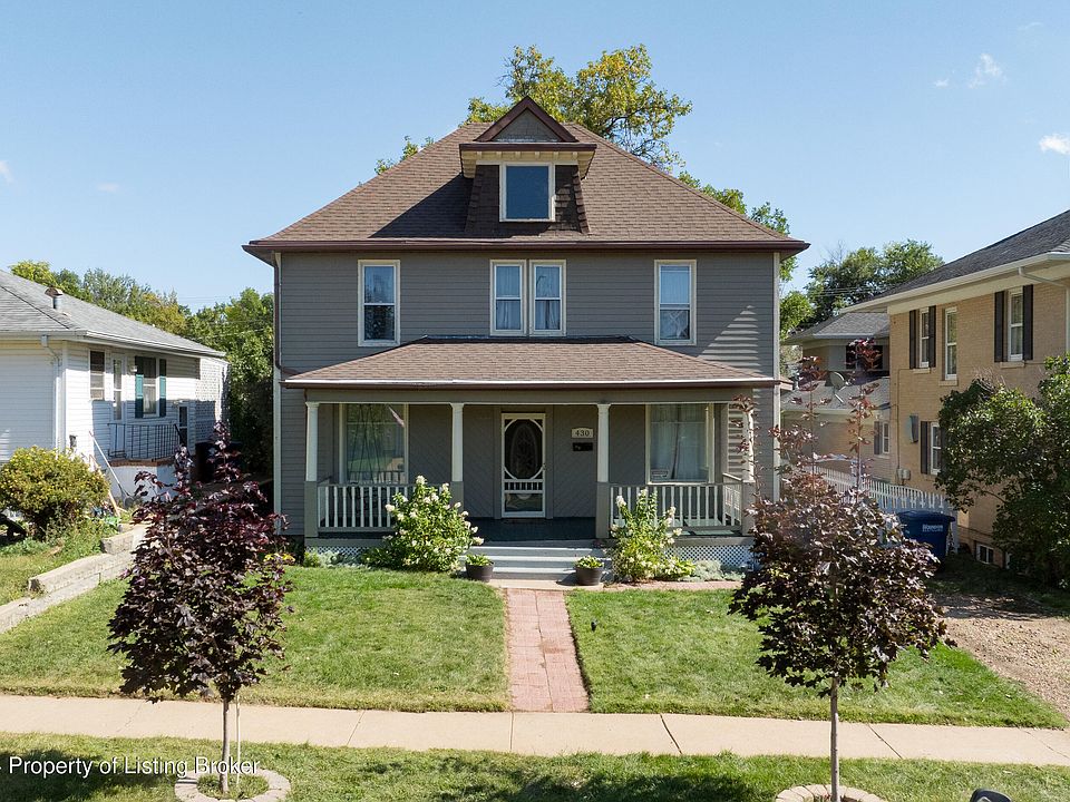 1st image of 430 1st Ave W