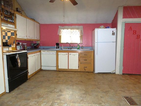 5th image of 203 Bigelow Hill Road
