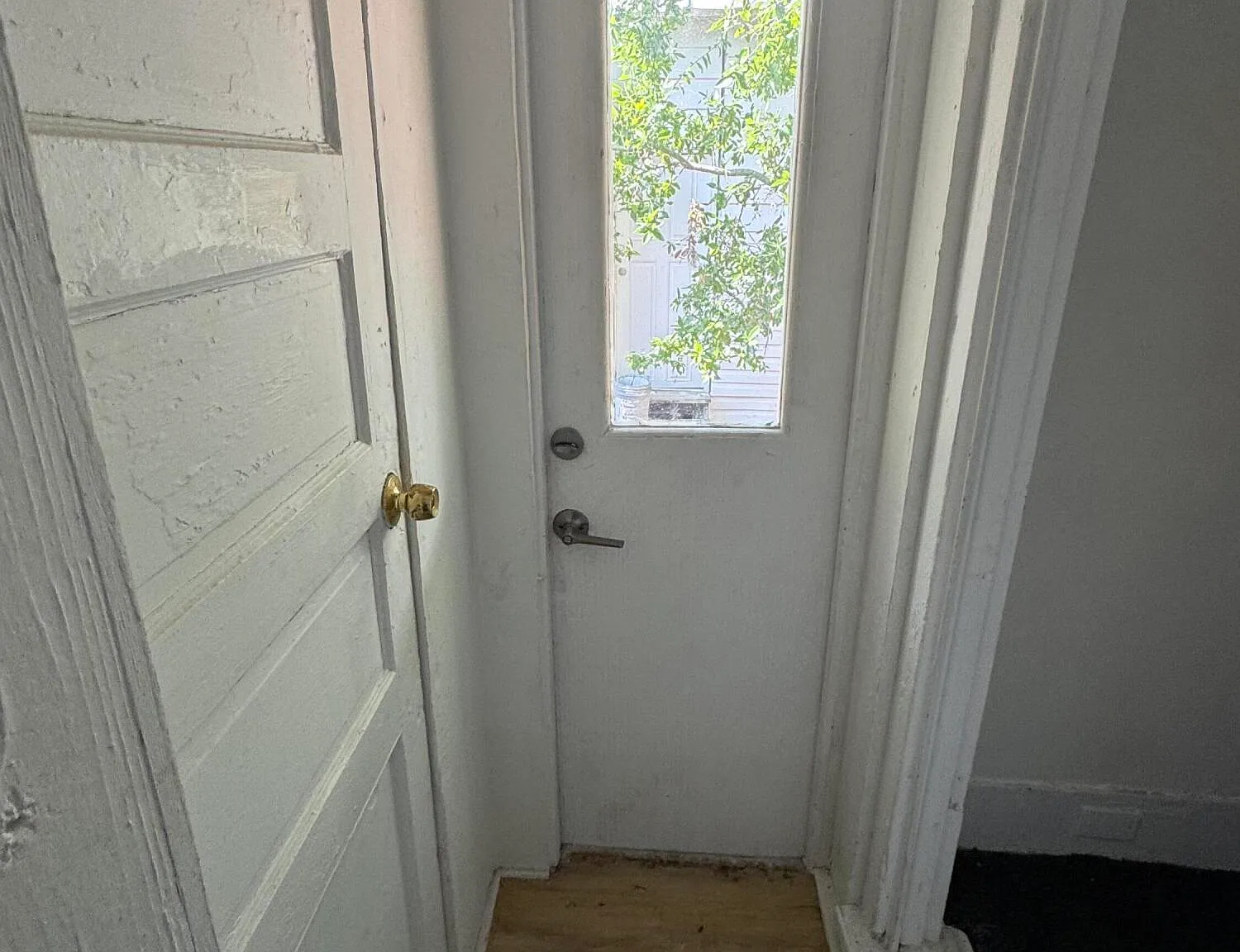 2 bed, 1.0 bath, 469 sqft, $895 — Photo 3
