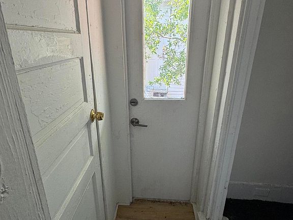 3rd image of 946 Spearing St