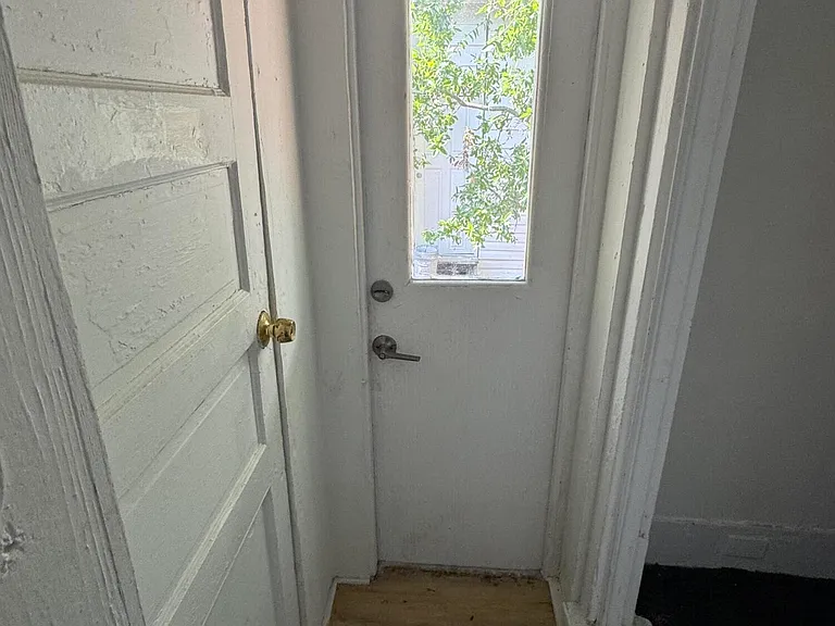 946 Spearing St — Photo 3