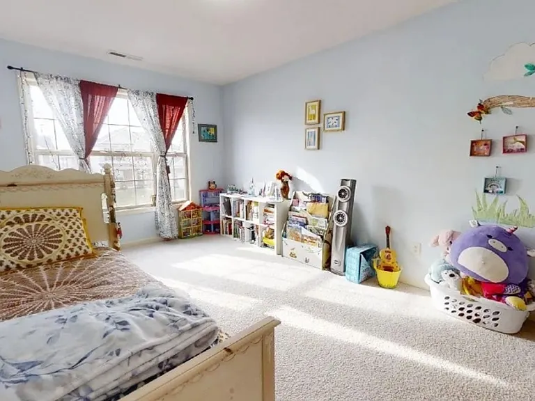 206 Gentian St — Photo 14