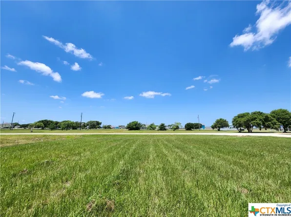 65 Arrowhead Dr, Arrowhead, TX 77465