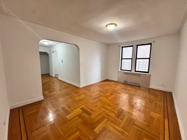 2285 Bathgate Avenue image 1 of 5