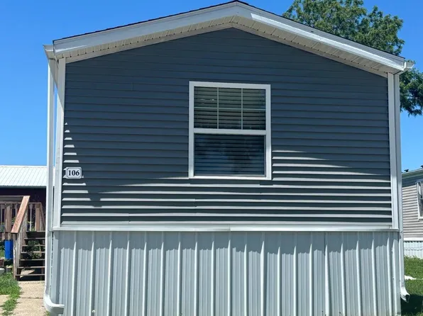 1624 W Summit St #106, Winterset, IA 50273