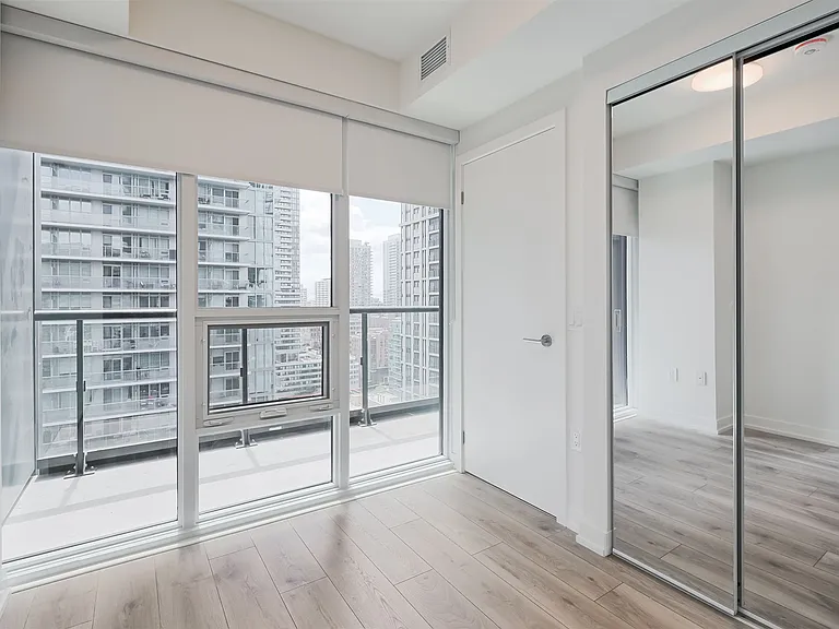 223 Redpath Ave — Photo 105
