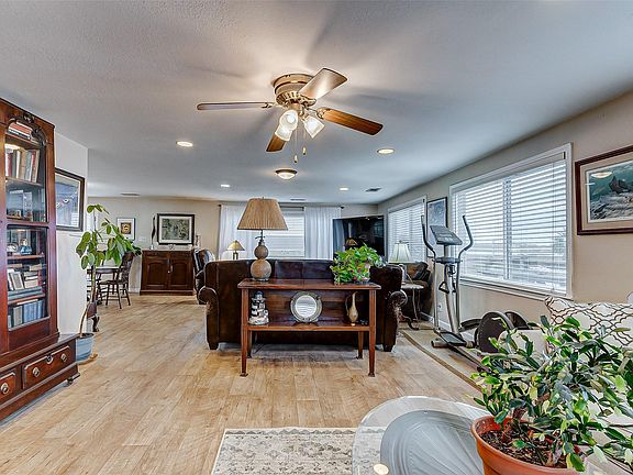 4th image of 1221 Canal Dr