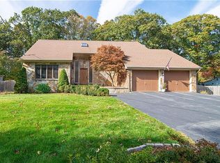 5 Wyoming Dr, Cumberland, RI 02864