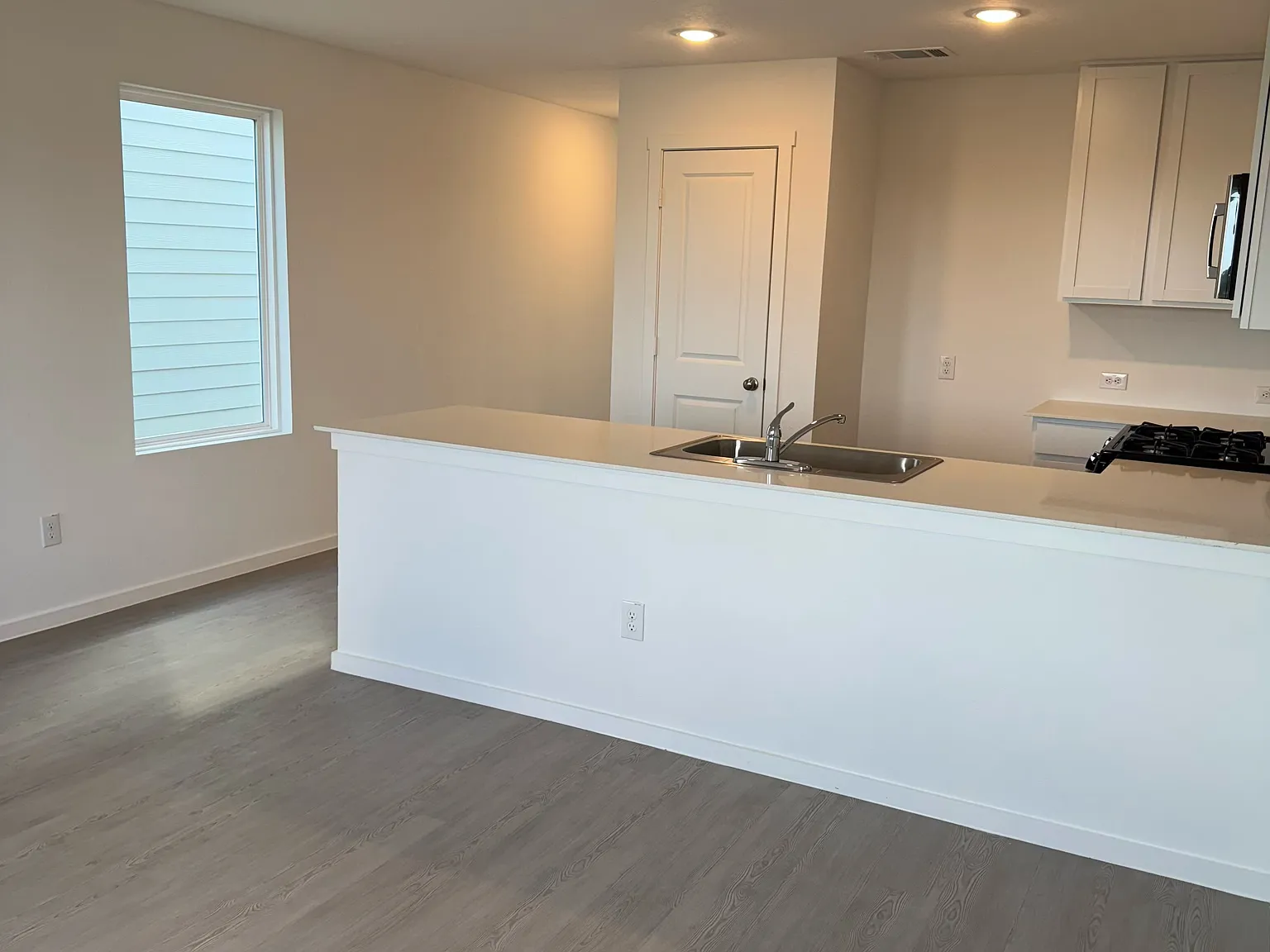 3 bed, 1.5 bath, 1200 sqft, $1,950 — Photo 3
