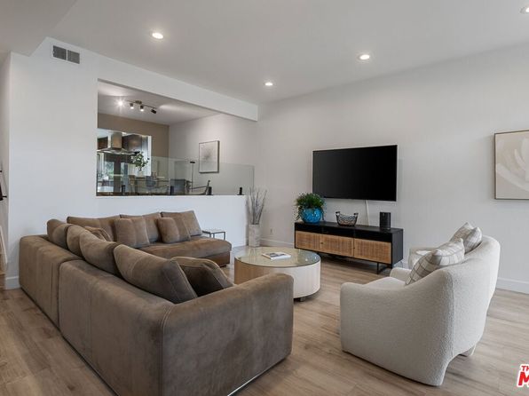 17165 Palisades Cir