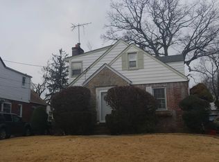 33 Carol St, West Hempstead, NY 11552
