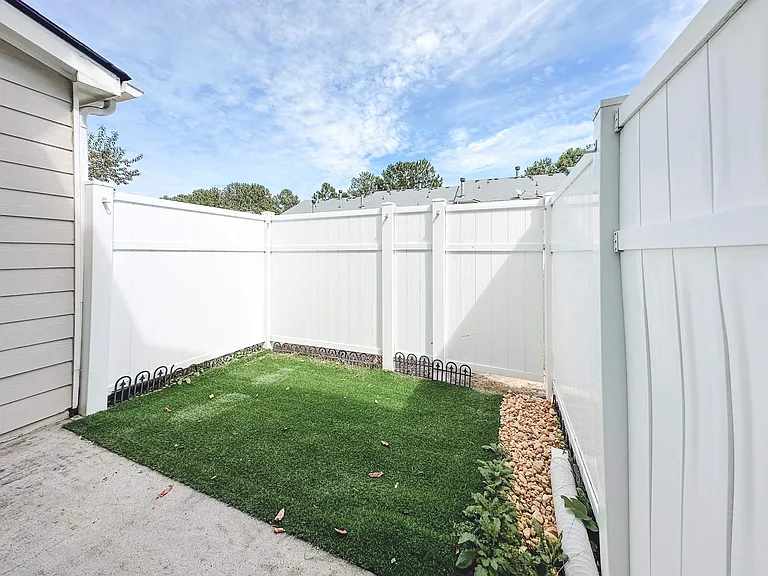 3247 Hidden Cove Cir — Photo 24