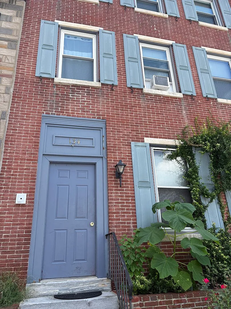 134 W Chestnut St — Photo 2