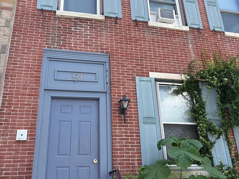 134 W Chestnut St — Photo 2