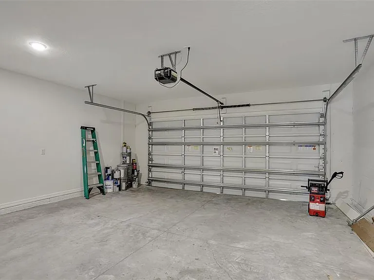 2405 Oakwood Ln — Photo 20