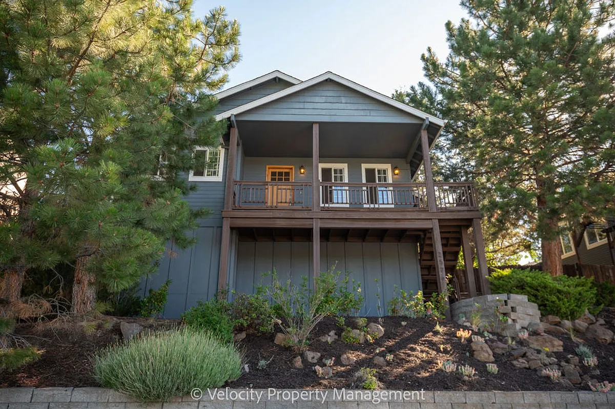 Building Photo - 2576 Monterey Pnes