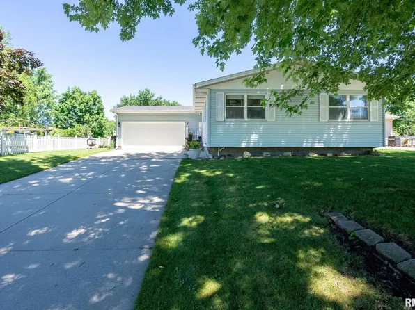 1103 Meadow Ln, Colona, IL 61241