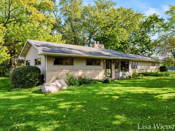 1423 Leonard St NW, Grand Rapids, MI 49534