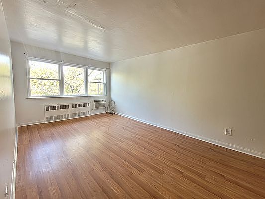 1st image of 946 E 85th St #3