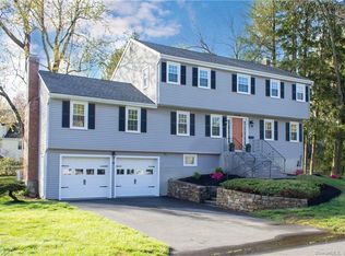 28 Pine Brook Ln, West Hartford, CT 06107